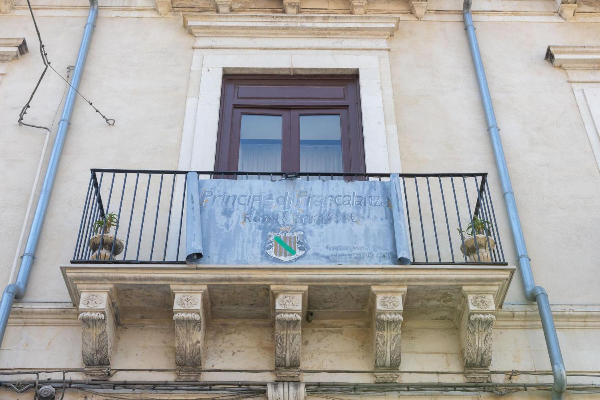 Francalanza City Rooms Catania Exterior photo